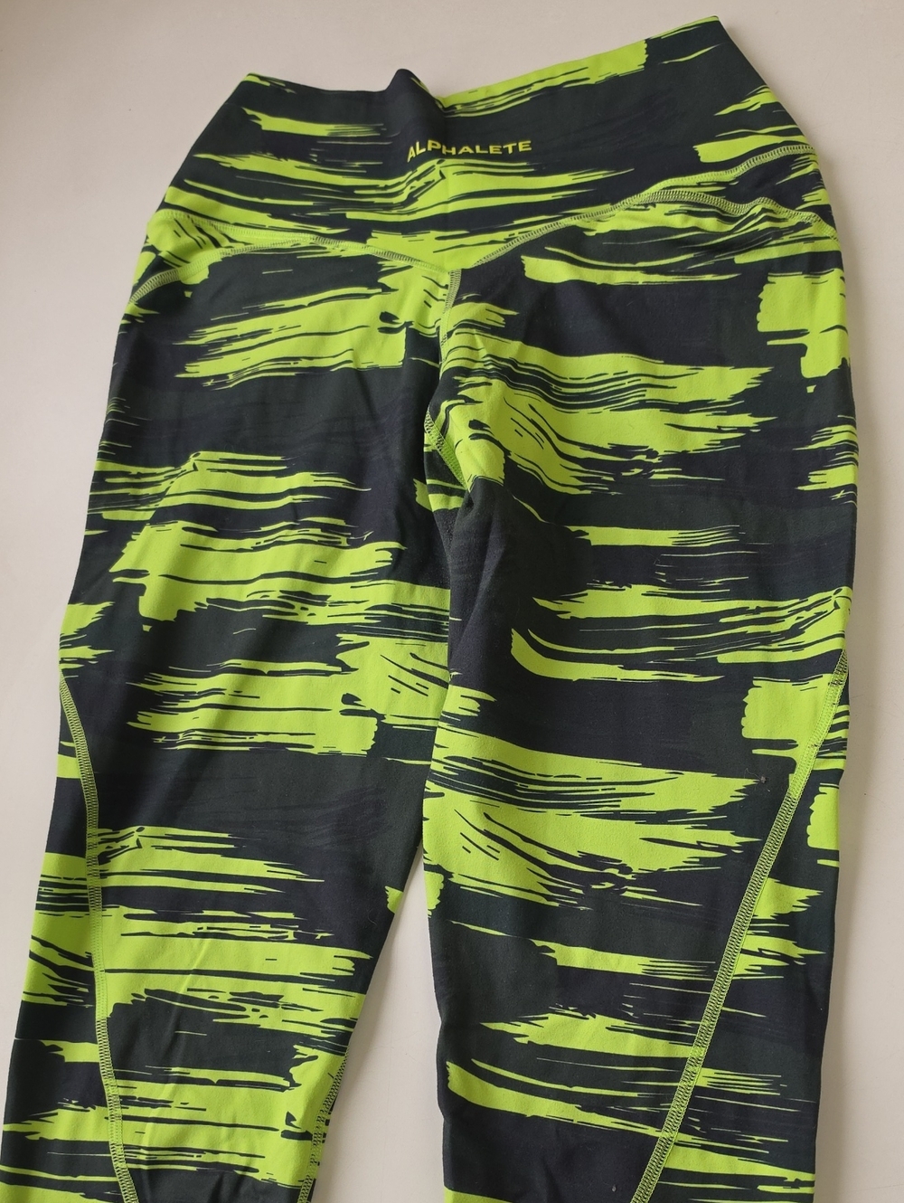 Alphalete Surface Pocket Leggings - Picture 7 of 10